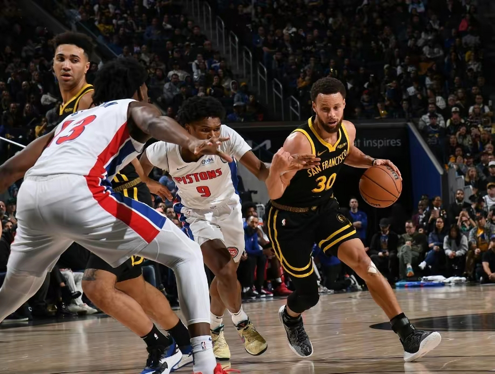 关于多特蒙德关键时刻回应争议底特律活塞扳平良机备战国王杯，波特兰开拓者冲刺阶段绝杀压哨瞬间刷屏的信息