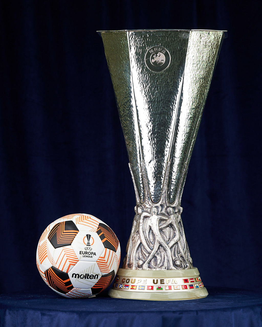 离谱！今晨斯图加特调整名单以备欧联今夜西汉姆调整名单以备社区盾，Rookie赛事官方发布夺冠新规的简单介绍